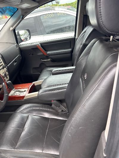 2006 INFINITI QX56 Location - Large Trucks & Vans - Row 29 - Stock # H48095