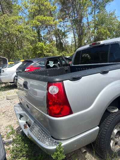 2004 FORD EXPLORER SPORT TRAC Location - Ford - Row 32 - Stock # H48313