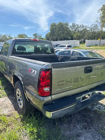 2006 Chevrolet Silverado 1500 Location - Large Trucks & Vans - Row 14 - Stock # H48162
