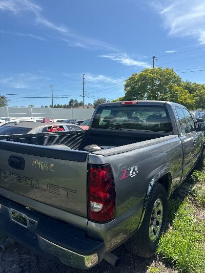 2006 Chevrolet Silverado 1500 Location - Large Trucks & Vans - Row 14 - Stock # H48162