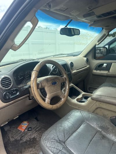 2003 Ford Expedition Location - Large Trucks & Vans - Row 17 - Stock # H48396