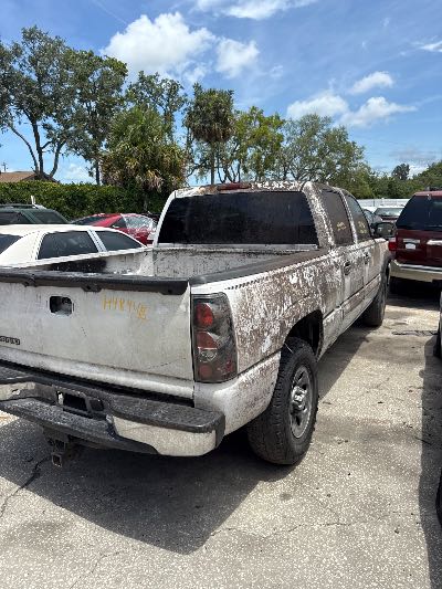 2006 Chevrolet Silverado 1500 Location - Large Trucks & Vans - Row 17 - Stock # H48446
