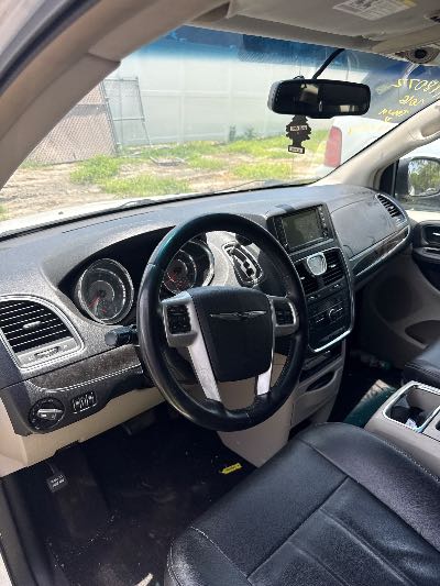 2016 Chrysler Town & Country Location - Chrysler - Row 47 - Stock # H48072