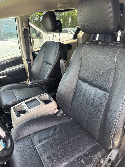 2016 Chrysler Town & Country Location - Chrysler - Row 47 - Stock # H48072