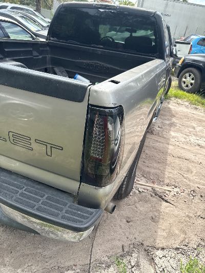 2000 GMC Sierra 1500 Location - Large Trucks & Vans - Row 50 - Stock # H48536