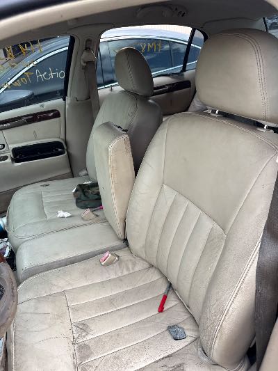 2000 Lincoln Town Car Location - Ford - Row 29 - Stock # H48727