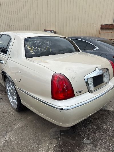 2000 Lincoln Town Car Location - Ford - Row 29 - Stock # H48727