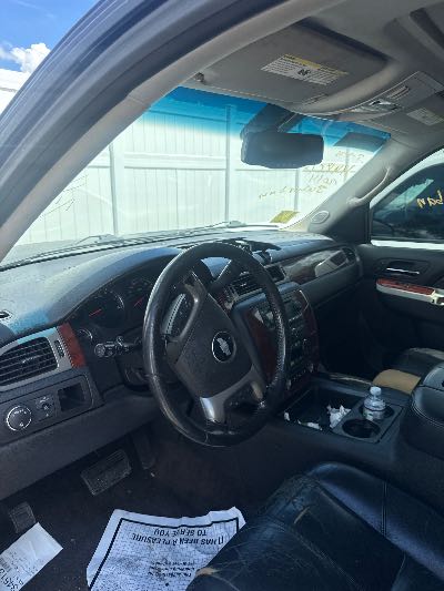 2014 Chevrolet Suburban 1500 Location - Large Trucks & Vans - Row 16 - Stock # H48618