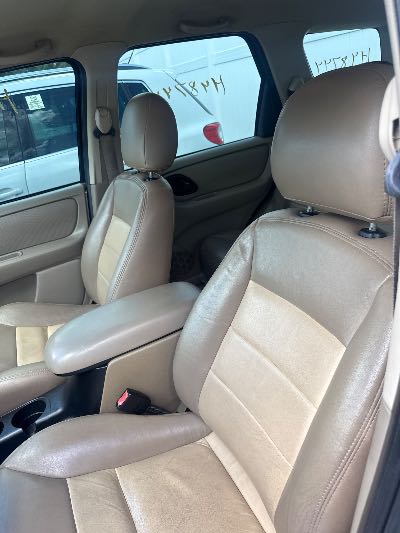 2003 Ford Escape Location - Ford - Row 28 - Stock # H48744