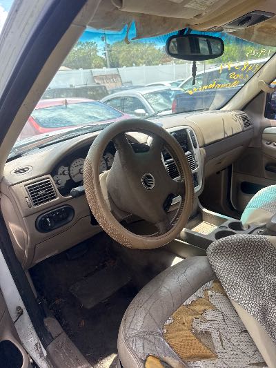 2005 Mercury Mountaineer Location - Ford - Row 35 - Stock # H48574