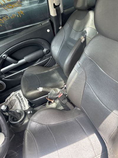 2004 Mini Cooper Location - Imports - Row 25 - Stock # H48611