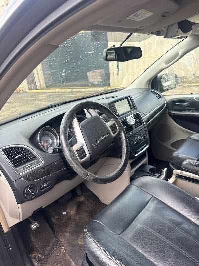 2015 Chrysler Town & Country Location - Chrysler - Row 44 - Stock # H48634