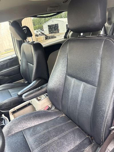 2015 Chrysler Town & Country Location - Chrysler - Row 44 - Stock # H48634