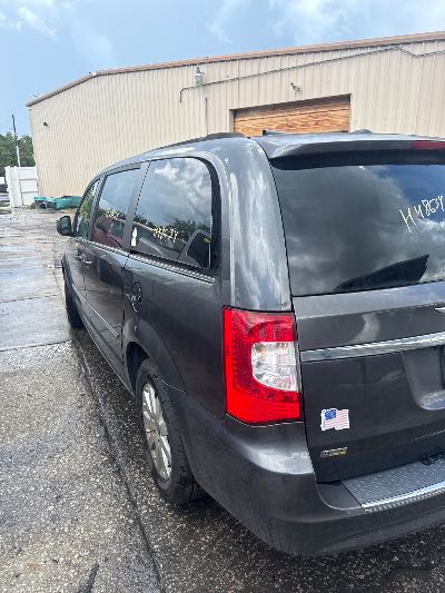 2015 Chrysler Town & Country Location - Chrysler - Row 44 - Stock # H48634