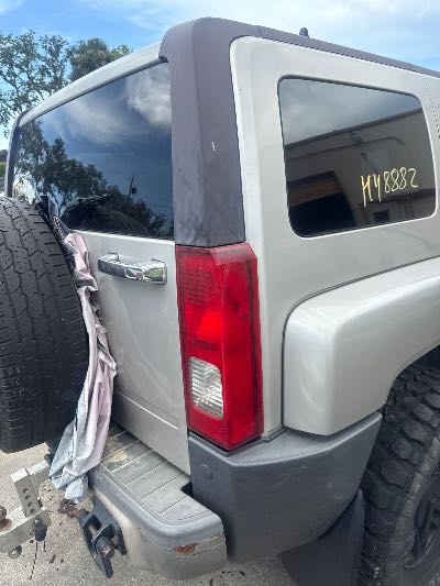 2006 HUMMER H3 SUV Location - Large Trucks & Vans - Row 19 - Stock # H48882