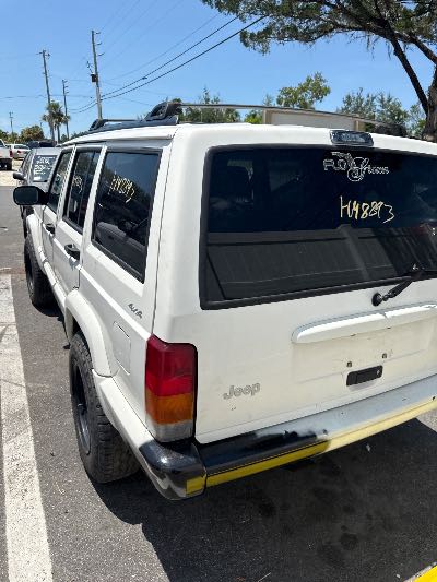 2000 Jeep Cherokee Location - Chrysler - Row 44 - Stock # H48893