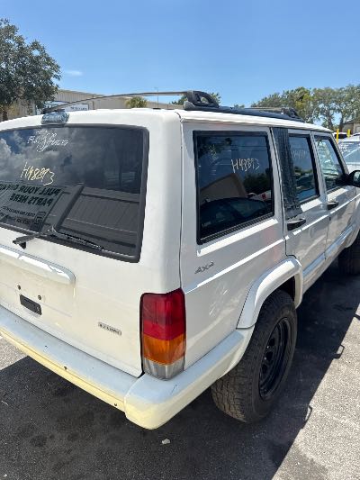 2000 Jeep Cherokee Location - Chrysler - Row 44 - Stock # H48893