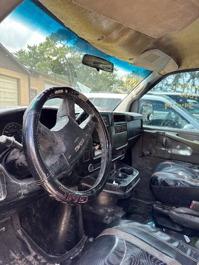 2006 GMC Savana Location - Large Trucks & Vans - Row 21 - Stock # H48921