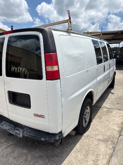 2006 GMC Savana Location - Large Trucks & Vans - Row 21 - Stock # H48921