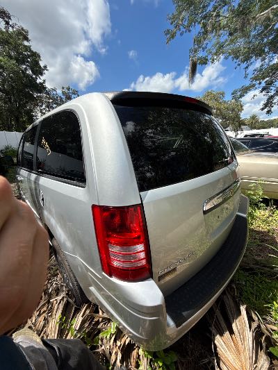 2009 Chrysler Town & Country Location - Chrysler - Row 41 - Stock # H48017