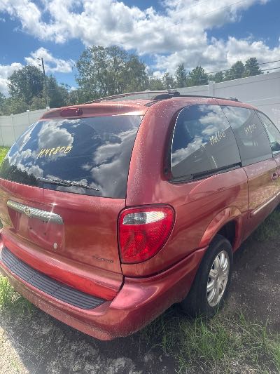 2007 Chrysler Town & Country Location - Chrysler - Row 45 - Stock # H48800