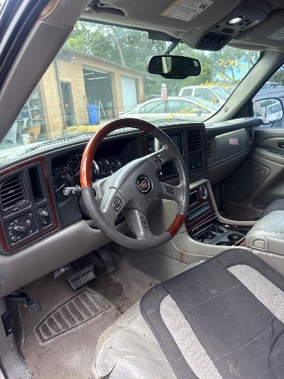 2006 Cadillac Escalade Location - Large Trucks & Vans - Row 26 - Stock # H48936