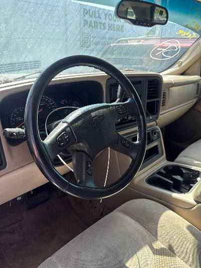 2005 Chevrolet Tahoe Location - Large Trucks & Vans - Row 22 - Stock # H49014