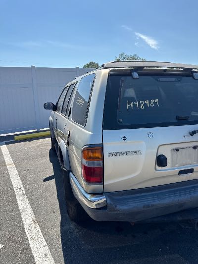 1999 Nissan Pathfinder Location - Imports - Row 29 - Stock # H48989