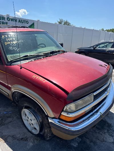 1999 Chevrolet Blazer Location - GM - Row 33 - Stock # H49015