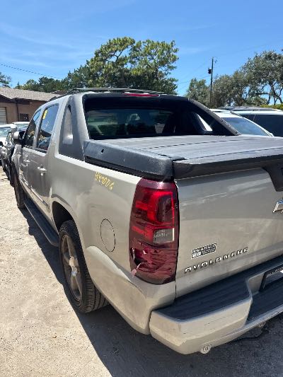 2007 Chevrolet Avalanche Location - Large Trucks & Vans - Row 22 - Stock # H49006
