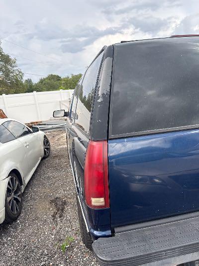 1999 Chevrolet Tahoe Location - Large Trucks & Vans - Row 22 - Stock # H48997