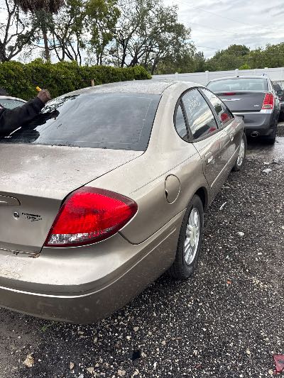 2005 Ford Taurus Location - Ford - Row 30 - Stock # H49068