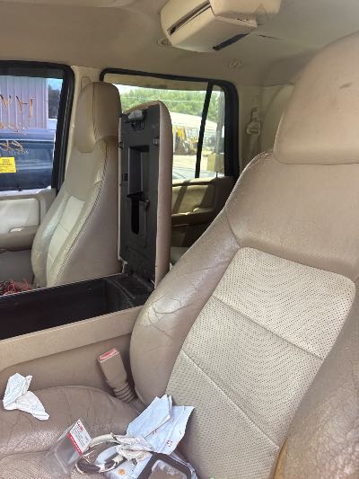 2003 Ford Expedition Location - Large Trucks & Vans - Row 24 - Stock # H49150