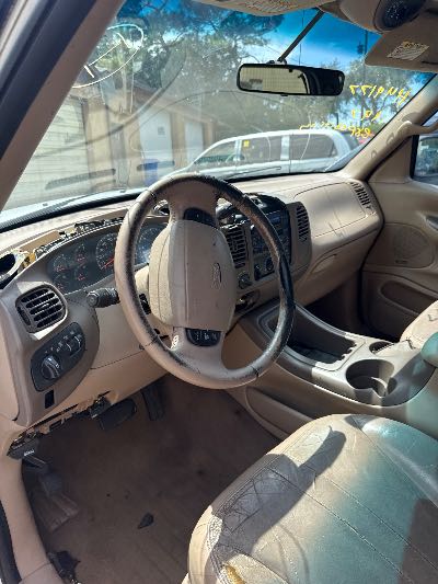 1997 Ford Expedition Location - Large Trucks & Vans - Row 25 - Stock # H49177