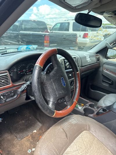 2005 Ford Explorer Location - Ford - Row 31 - Stock # H49139