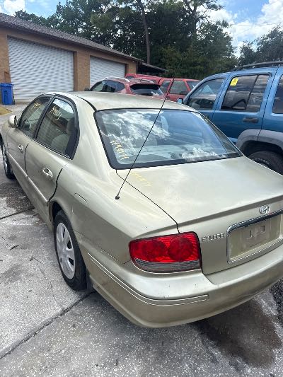 2002 Hyundai Elantra  Location - Imports - Row 30 - Stock # H49171
