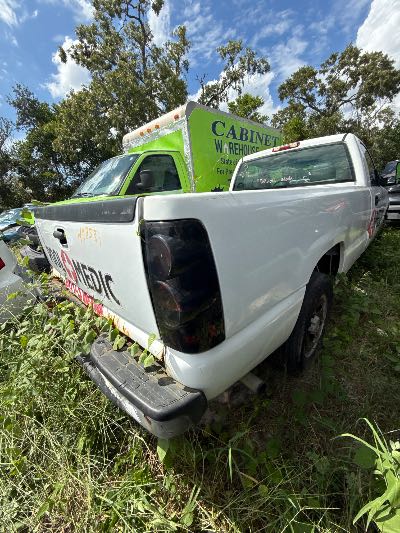2005 Chevrolet Silverado 1500 Location - Large Trucks & Vans - Row 29 - Stock # H48584