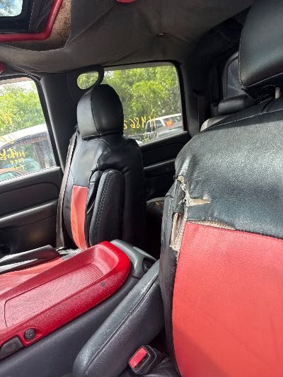 2002 Chevrolet Avalanche Location - Large Trucks & Vans - Row 50 - Stock # H48625