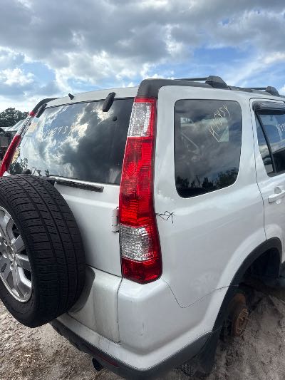 2005 Honda CR-V Location - Imports - Row 28 - Stock # H48954