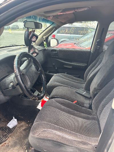 2001 Dodge Dakota Location - Large Trucks & Vans - Row 49 - Stock # H48427