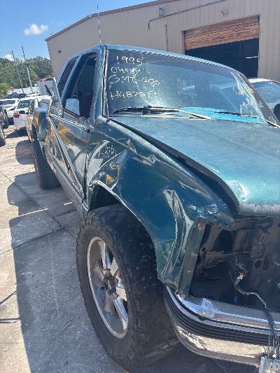 1995 Chevrolet GMT-400 Location - Large Trucks & Vans - Row 17 - Stock # H48781