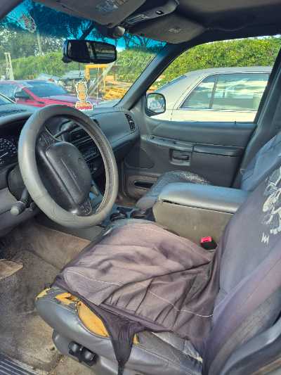 2000 Mercury Mountaineer Location - Ford - Row 30 - Stock # H49057