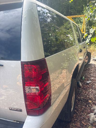 2007 Chevrolet Suburban Location - Large Trucks & Vans - Row 49 - Stock # H48170