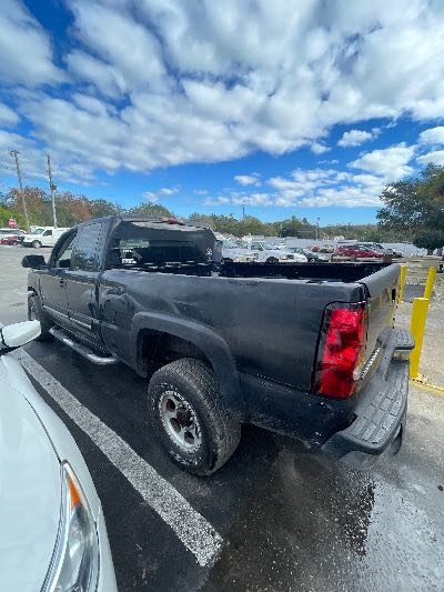 2004 Chevrolet Silverado 2500HD Location - Large Trucks & Vans - Row 26 - Stock # H50505