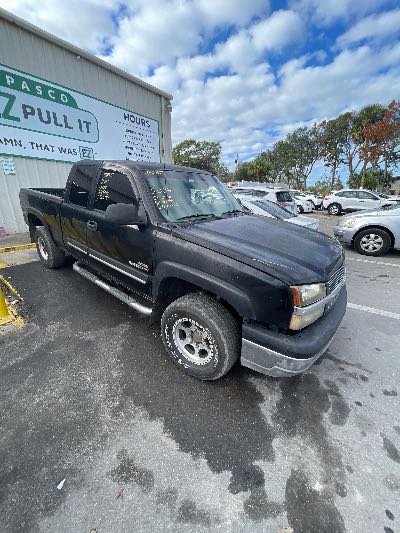 2004 Chevrolet Silverado 2500HD Location - Large Trucks & Vans - Row 26 - Stock # H50505