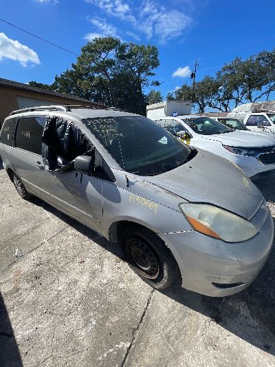 2006 Toyota Sienna Location - Imports - Row 20 - Stock # H50669
