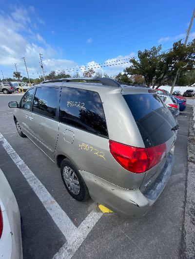 2006 Toyota Sienna Location - Imports - Row 22 - Stock # H50722