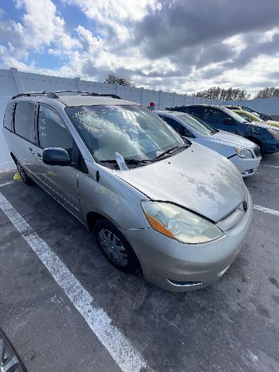 2006 Toyota Sienna Location - Imports - Row 22 - Stock # H50722