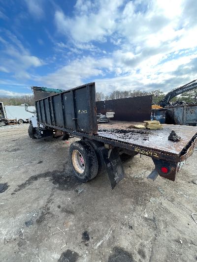 2005 GMC C6C042 Location - Large Trucks & Vans - Row 28 - Stock # H50642