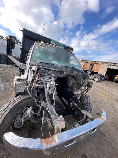 2005 GMC C6C042 Location - Large Trucks & Vans - Row 28 - Stock # H50642